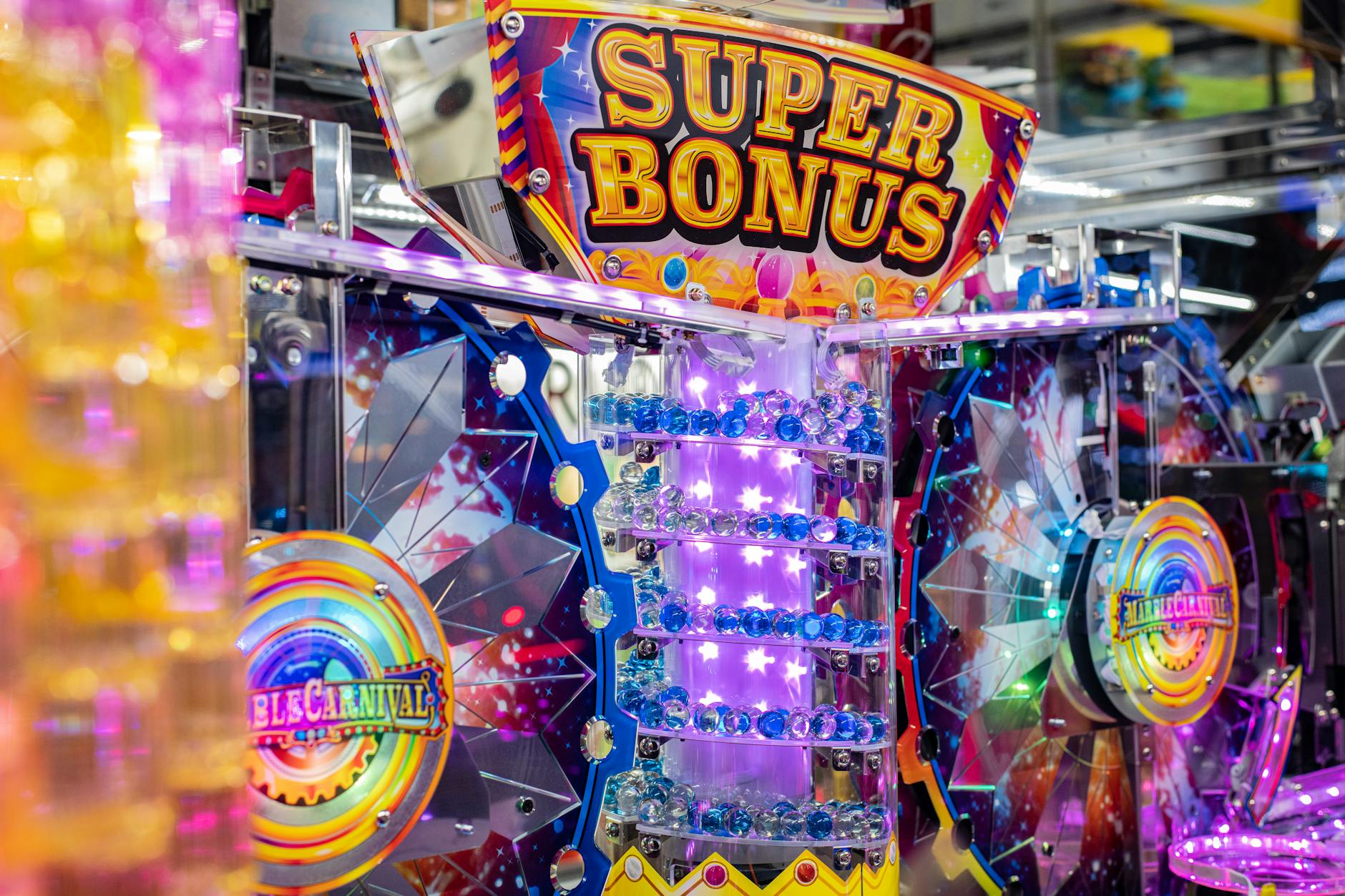 Màn hình game nổ hũ với các biểu tượng bonus và free spin dễ quan sát