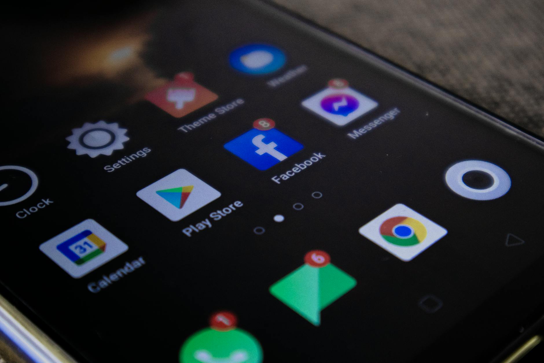 Điện thoại Android đang ở bước tải ứng dụng